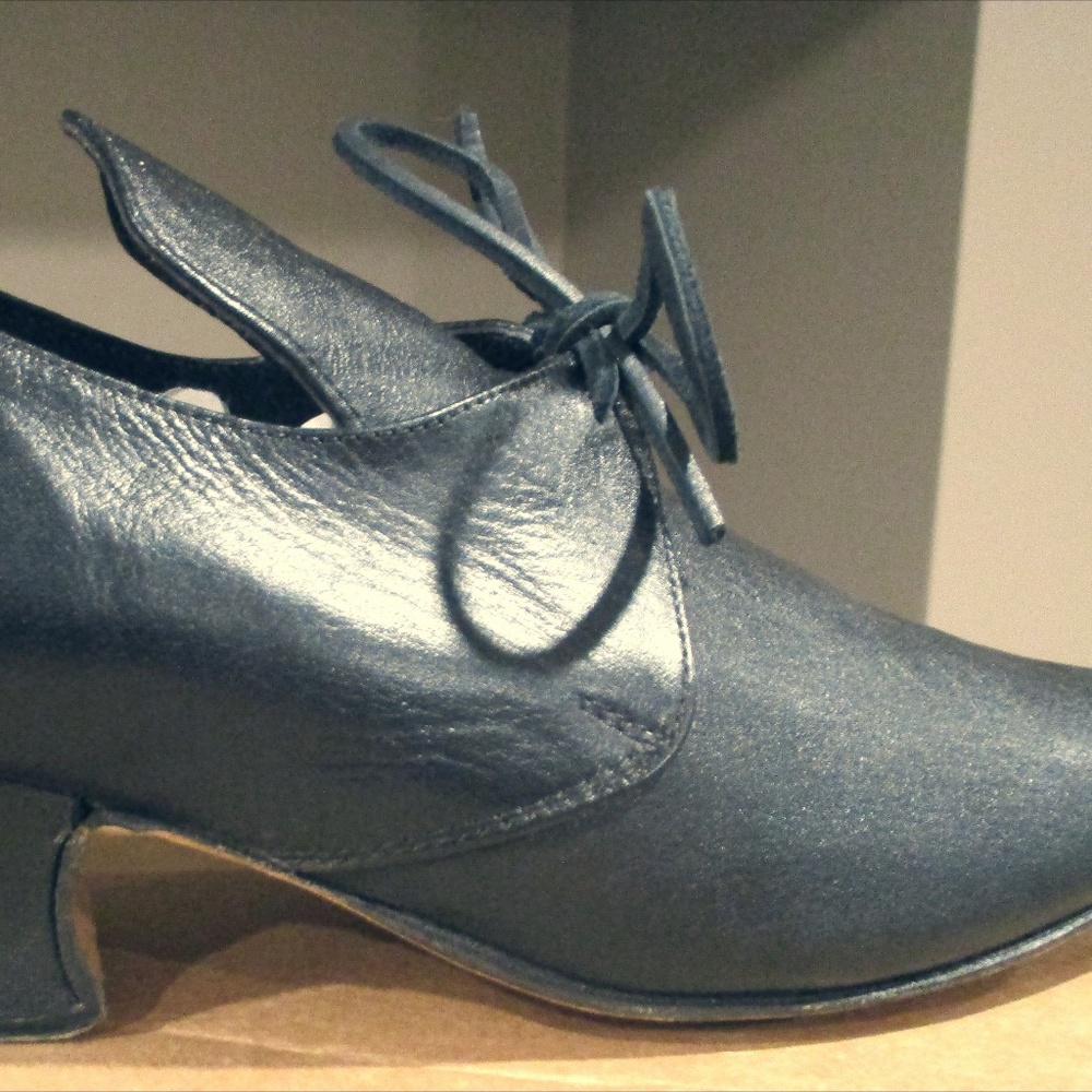 VINTAGE SHOES